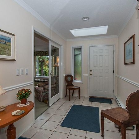 Laurel'S Cottage By Elevate Rooms Qualicum Beach Eksteriør billede
