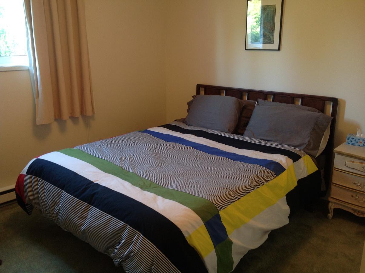 Laurel'S Cottage By Elevate Rooms Qualicum Beach Eksteriør billede